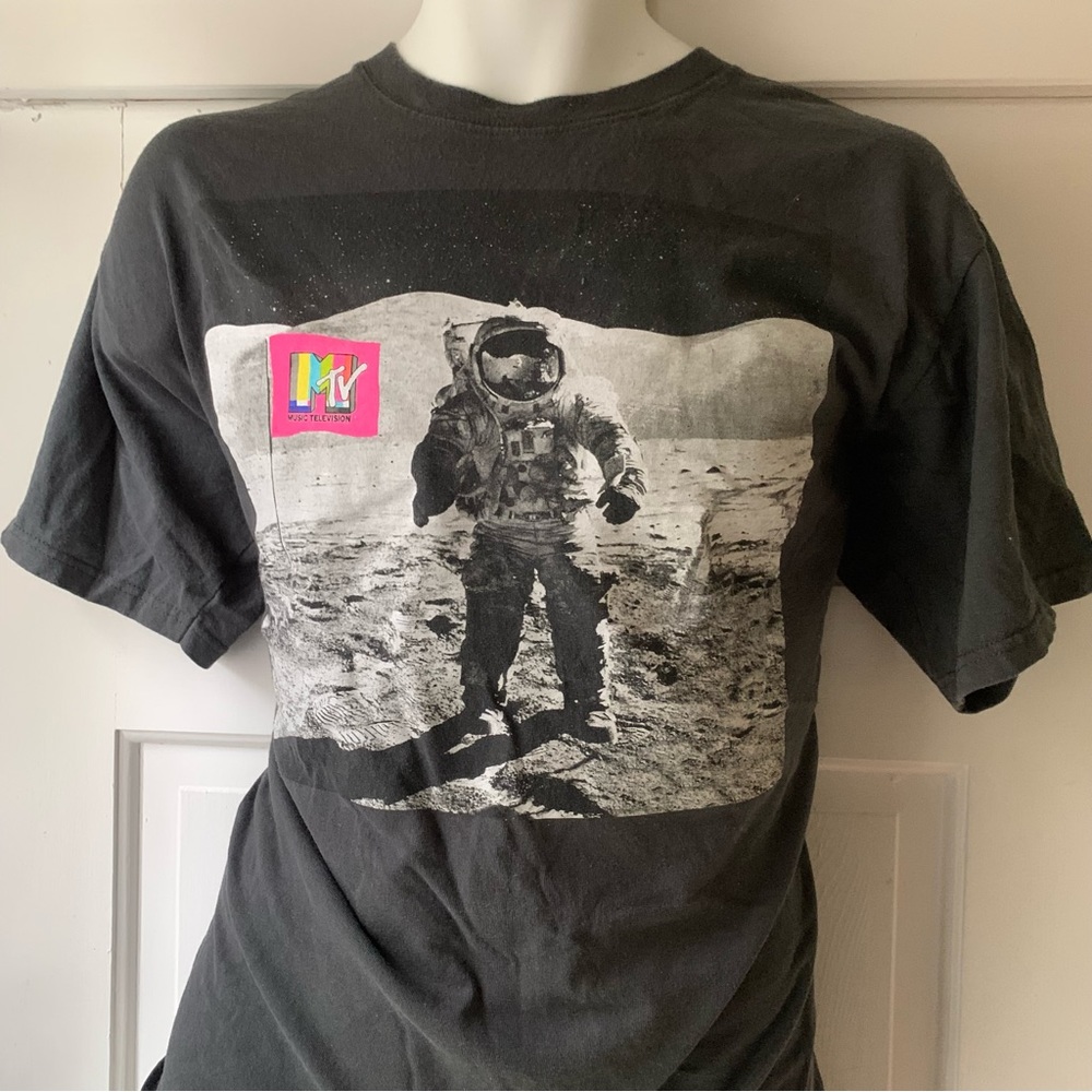 MTV moon man t-shirt grey. Size L Large
